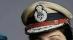 IPS ने IAS पर भष्ट्राचार के लगाए आरोप