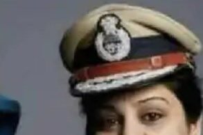 IPS ने IAS पर भष्ट्राचार के लगाए आरोप