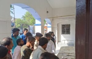 सड़क दुर्घटना में एक की मौत, दो घायल