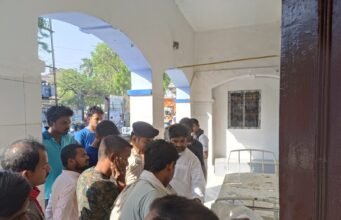 सड़क दुर्घटना में एक की मौत, दो घायल