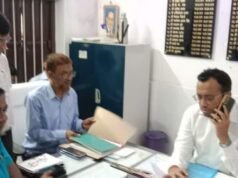 डीएम ने अधिकारियों के साथ समीक्षा बैठक की