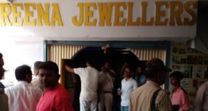 ज्वेलरी दुकान में हथियार के बल पर लूट पाट करने का किया प्रयास, असफल होने पर चलाई गोली
