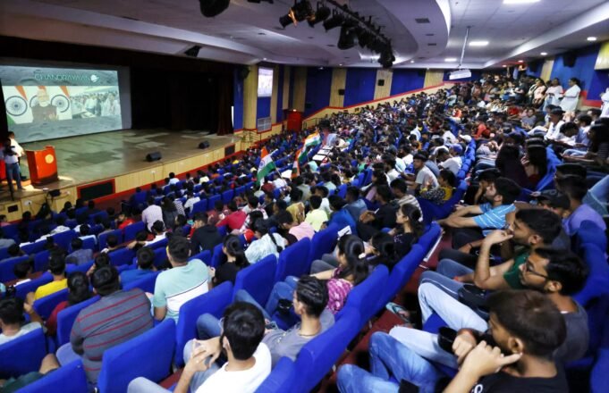 चंद्र क्रांति के साक्षी बने टीएमयू के हजारों स्टुडेंट्स