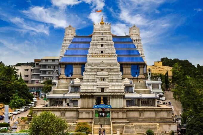 मंदिरों के लिए फेमस है बेंगलुरु, वक्त निकालकर जरुर करने जाएं दर्शन