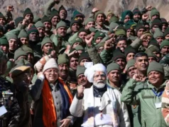 मोदी का उत्तराखंड दौरा, गुंजी में सेना के जवानों से की मुलाकात