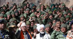 मोदी का उत्तराखंड दौरा, गुंजी में सेना के जवानों से की मुलाकात