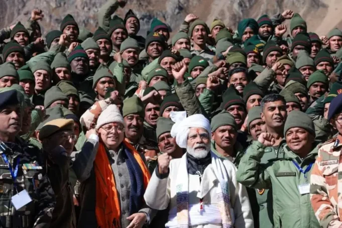 मोदी का उत्तराखंड दौरा, गुंजी में सेना के जवानों से की मुलाकात