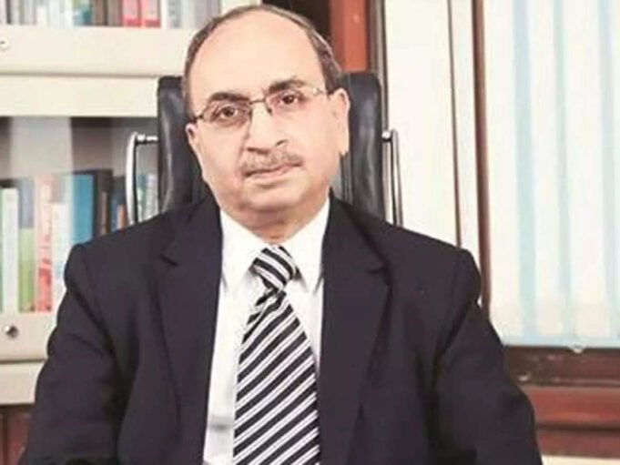 एसबीआई चेयरमैन खारा का कार्यकाल अगले साल अगस्त तक बढ़ा