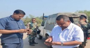 स्वास्थ्य मंत्री ने सड़क दुर्घटना में घायल व्यक्ति को अपने स्कॉट जिप्सी से एमजीएम अस्पताल भिजवाया